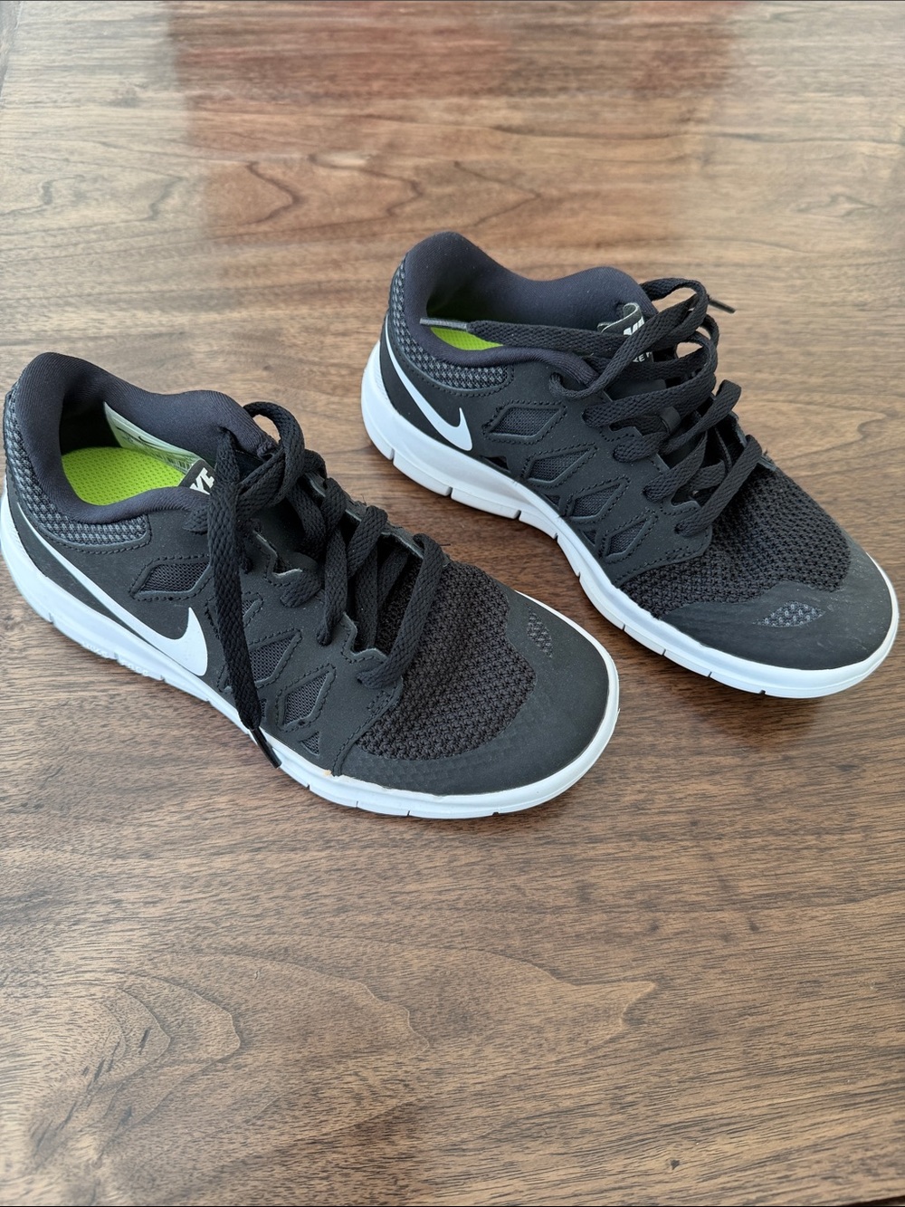 Nike Free 5.0 Kids Black and White Sneakers with Green Insole